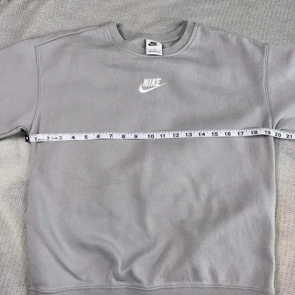 Nike Crewneck Sweatshirt Youth‎ Large Gray Embroidered Logo Big Swoosh Retro Gym - Picture 12 of 14